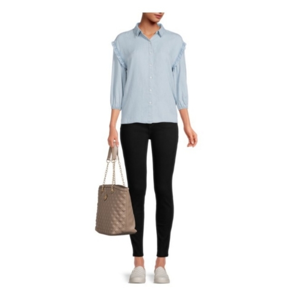 Light blue Button-up with ruffled Stiching! - Picture 3 of 7